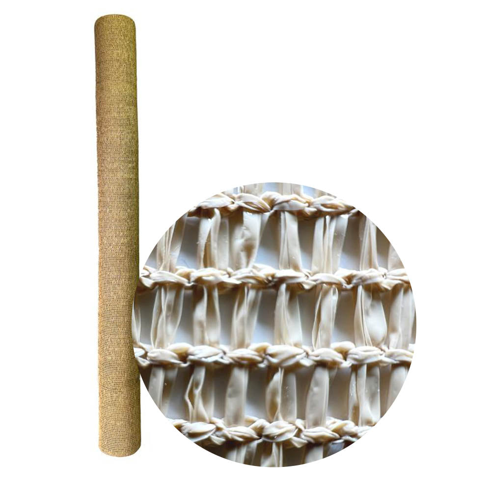 Dunkelgrünes Schattiergewebe von NOOR als Sichtschutz und Sonnenschutz für Zäune und Sportanlagen.