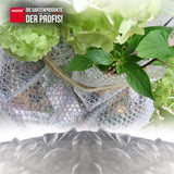 Mit Luftpolsterfolie umwickelter Pflanztopf zum Schutz der Wurzeln vor Frost und Kälte