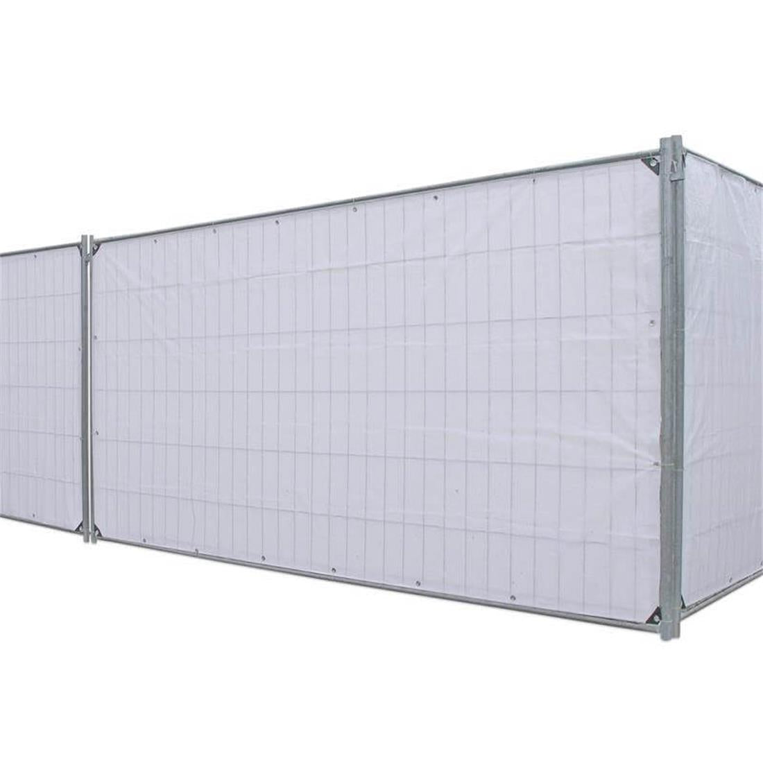 Blickdichte weiße Bauzaunblende montiert am Mobilzaun als Sichtschutz und Staubschutz