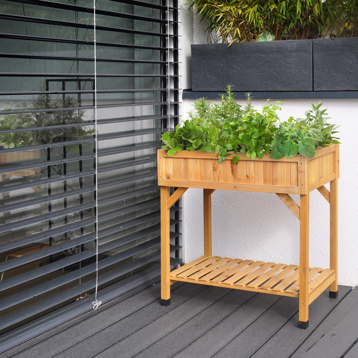 Dekoratives VegTrug Kräuterbeet in kompakter Größe – perfekt für die Platzierung direkt vor der Küchentür oder auf dem Balkon