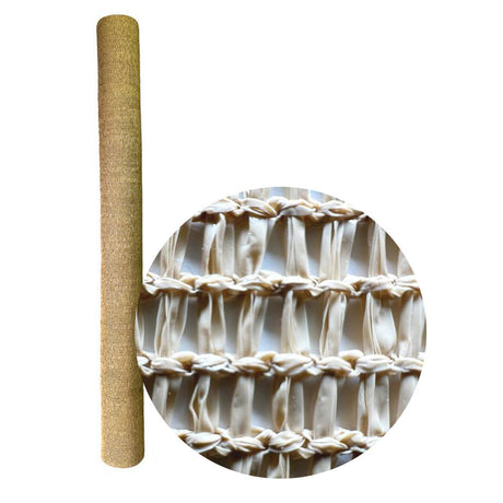 Dunkelgrünes Schattiergewebe von NOOR als Sichtschutz und Sonnenschutz für Zäune und Sportanlagen.