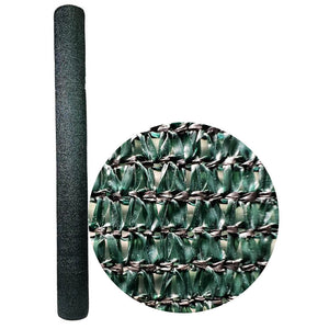 Dunkelgrünes Schattiergewebe von NOOR als Sichtschutz und Sonnenschutz für Zäune und Sportanlagen.