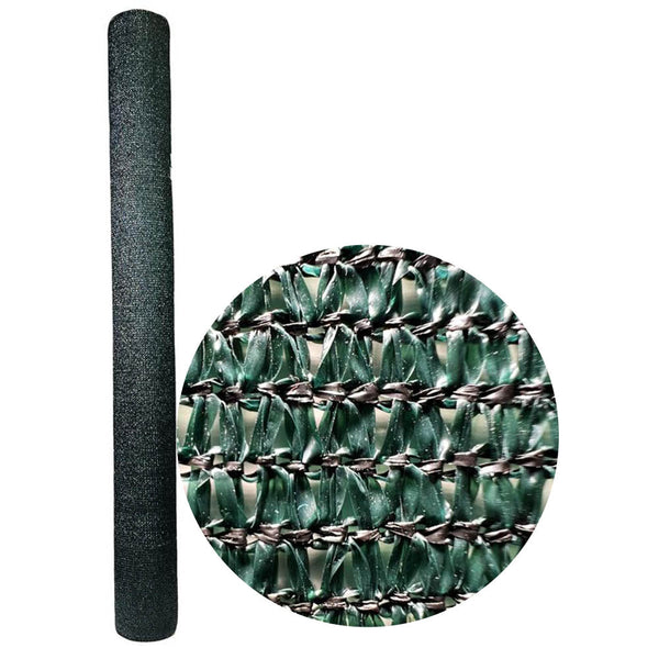 Dunkelgrünes Schattiergewebe von NOOR als Sichtschutz und Sonnenschutz für Zäune und Sportanlagen.