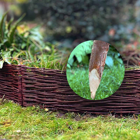 Weidensteckzaun von NOOR aus natürlichen Weidenstäben, 120 cm langes Flechtzaun-Element zur Beetbegrenzung im Garten.